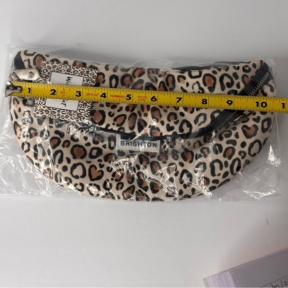 NEW BRIGHTON Wild Cat Leopard Crossbody Belt Bag Fanny Back Casual Sporty - Picture 5 of 6